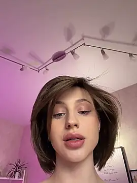 Snapshot of Camilla_Railian chatting on April 18, 9:04 pm Camilla Railian online show from April 18, 9:04 pm