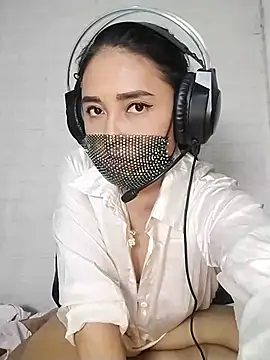  Shimmerlyn  online show from March 2, 5:14 pm