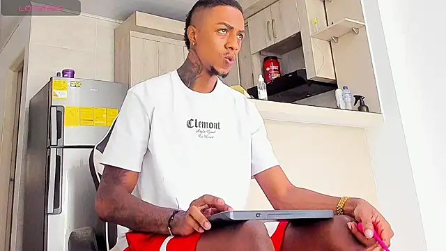 Snapshot of YeremiBrowm chatting on February 5, 4:11 pm YeremiBrowm online show from February 5, 4:11 pm