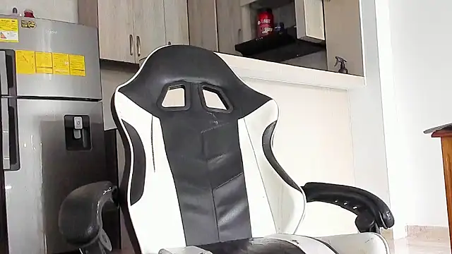 Snapshot of YeremiBrowm chatting on February 24, 4:27 pm YeremiBrowm online show from February 24, 4:27 pm