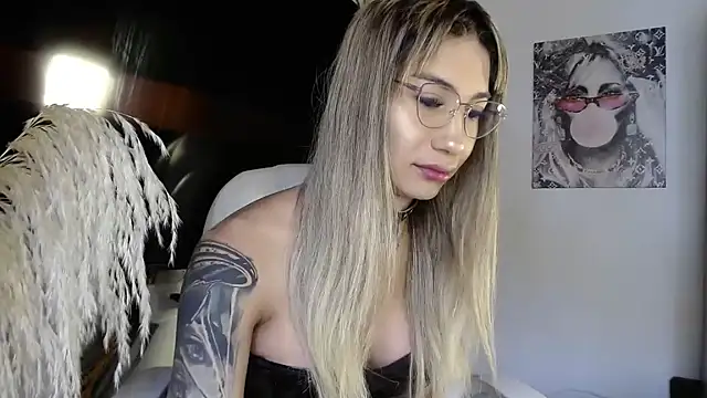 saraplayboy96 online show from October 28, 6:32 pm