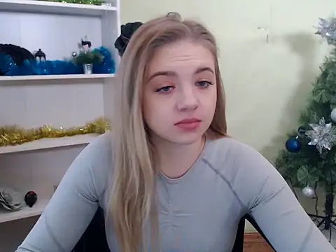 Snapshot of CrazyGloria chatting on January 4, 6:41 am CrazyGloria online show from January 4, 6:41 am