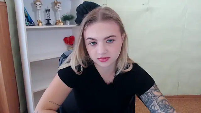 Snapshot of CrazyGloria chatting on September 19, 5:31 am CrazyGloria online show from September 19, 5:31 am