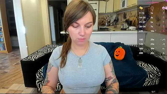 StacyTigerr online show from October 18, 11:33 am