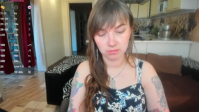 StacyTigerr online show from June 3, 11:35 am
