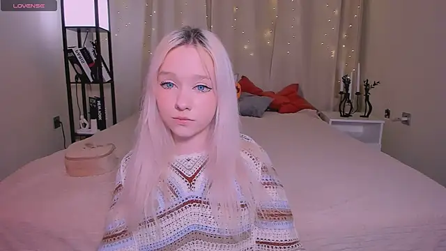 Snapshot of IrmaBell chatting on December 13, 8:15 pm IrmaBell online show from December 13, 8:15 pm