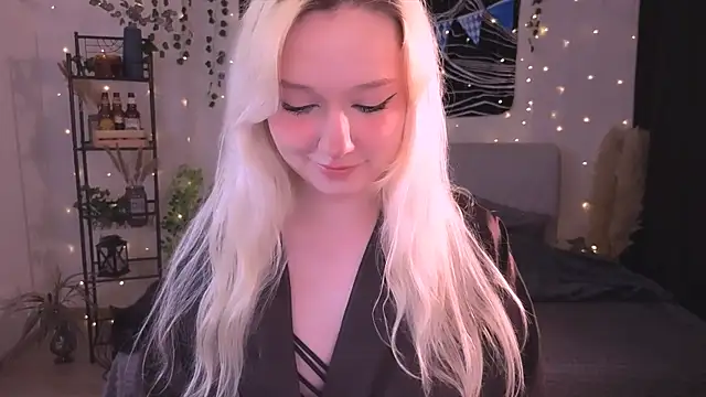 Snapshot of IrmaBell chatting on October 3, 12:18 am IrmaBell online show from October 3, 12:18 am