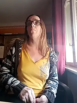 Dettybitch40 online show from October 7, 8:33 am