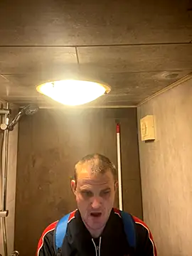 Snapshot of Adek880320 chatting on November 10, 8:30 pm Adek880320 online show from November 10, 8:30 pm