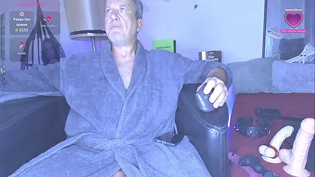 Snapshot of openminddaddy chatting on February 9, 9:13 am openminddaddy online show from February 9, 9:13 am