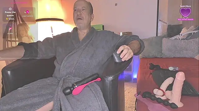 Snapshot of openminddaddy chatting on February 13, 4:41 am openminddaddy online show from February 13, 4:41 am