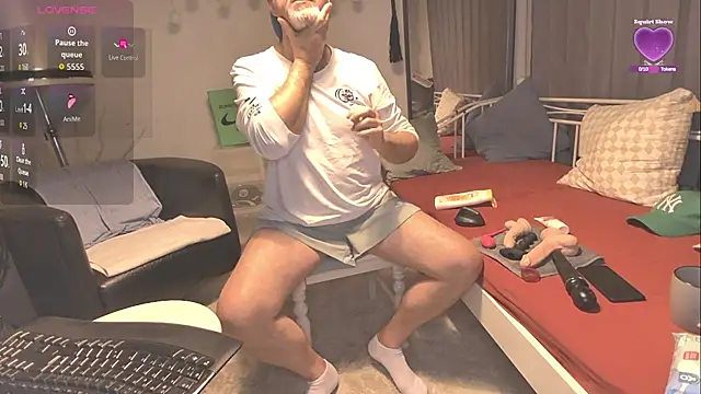 Snapshot of openminddaddy chatting on February 24, 4:43 am openminddaddy online show from February 24, 4:43 am