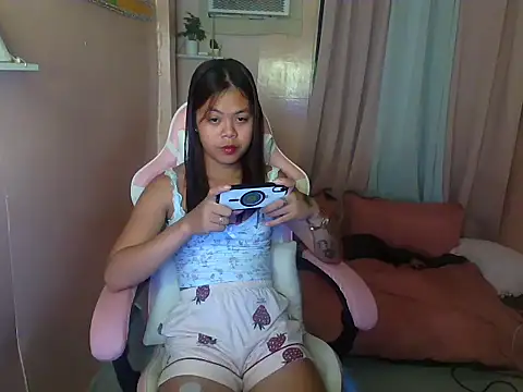 Snapshot of young_salsalita chatting on May 23, 11:47 am young salsalita online show from May 23, 11:47 am