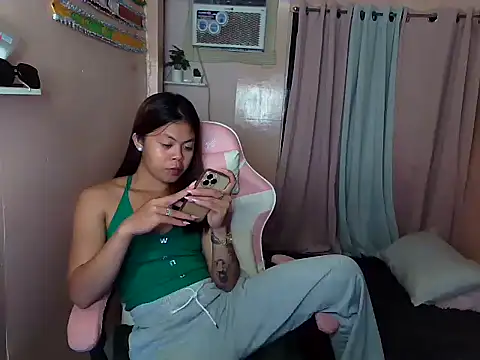 Snapshot of young_salsalita chatting on July 3, 2:56 pm young salsalita online show from July 3, 2:56 pm