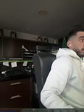 Snapshot of dk2995 chatting on December 24, 6:44 am dk2995 online show from December 24, 6:44 am