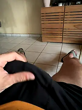 Snapshot of dk2995 chatting on October 17, 2:52 pm dk2995 online show from October 17, 2:52 pm