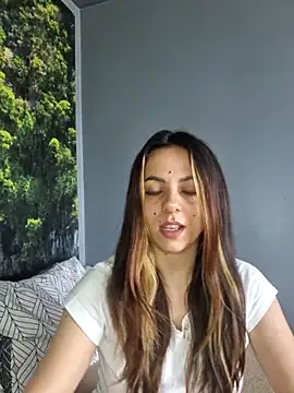 Snapshot of PlayfulElla chatting on April 16, 10:16 am PlayfulElla online show from April 16, 10:16 am