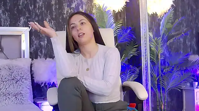 Snapshot of PlayfulElla chatting on May 1, 5:39 pm PlayfulElla online show from May 1, 5:39 pm
