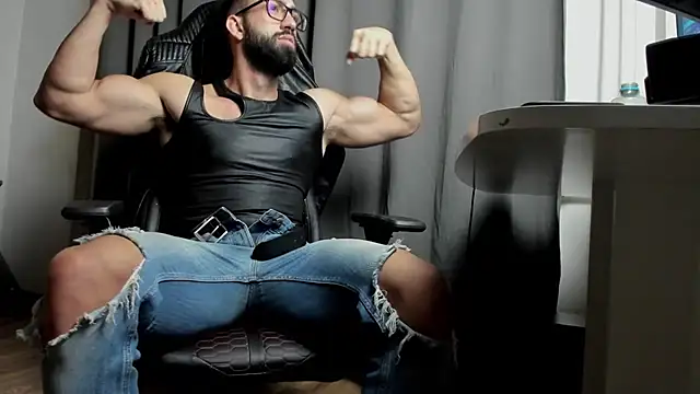 liamaesthetic online show from December 5, 5:15 am