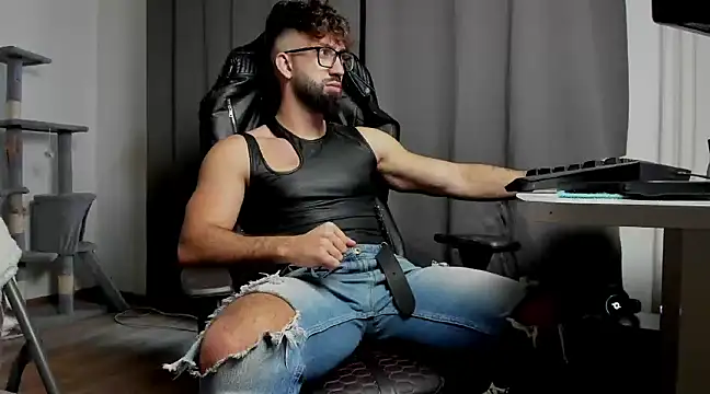 liamaesthetic online show from March 5, 6:12 am