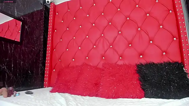 Snapshot of karlyn_angels chatting on December 12, 6:53 pm karlyn angels online show from December 12, 6:53 pm