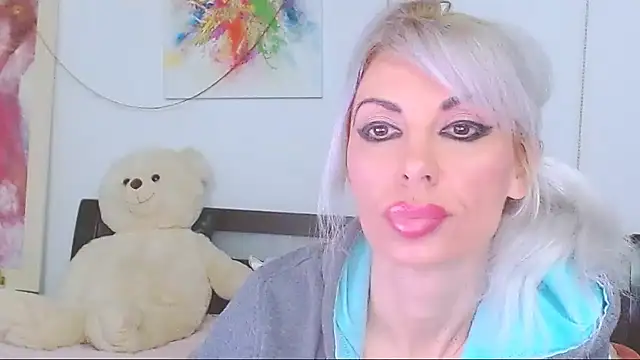 HoneyLara online show from March 9, 9:19 pm