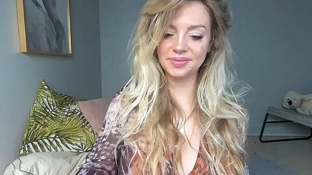 Snapshot of BelieveinEmliy chatting on January 2, 9:22 am BelieveinEmliy online show from January 2, 9:22 am