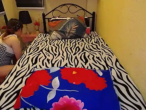 Snapshot of MissFoxylady chatting on December 11, 7:14 pm MissFoxylady online show from December 11, 7:14 pm