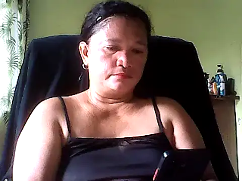 Snapshot of hott_scarlett chatting on January 4, 12:05 am hott scarlett online show from January 4, 12:05 am