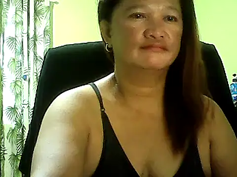 Snapshot of hott_scarlett chatting on February 16, 10:32 pm hott scarlett online show from February 16, 10:32 pm