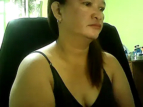 Snapshot of hott_scarlett chatting on February 17, 11:09 pm hott scarlett online show from February 17, 11:09 pm