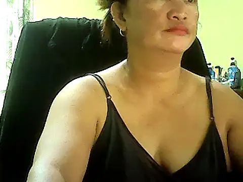 Snapshot of hott_scarlett chatting on March 2, 10:48 pm hott scarlett online show from March 2, 10:48 pm