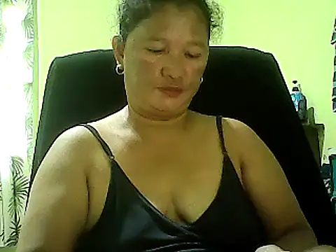 Snapshot of hott_scarlett chatting on March 9, 12:00 am hott scarlett online show from March 9, 12:00 am