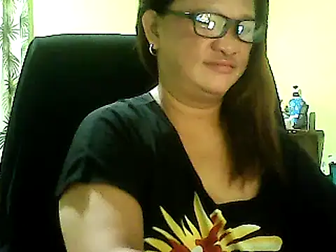 Snapshot of hott_scarlett chatting on March 21, 8:08 pm hott scarlett online show from March 21, 8:08 pm