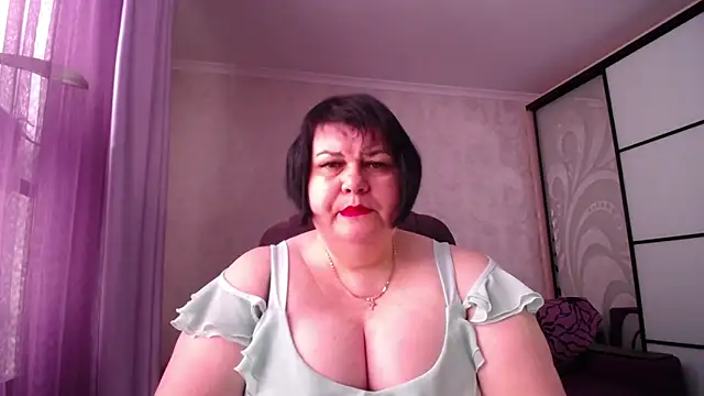 JuicyLady Di online show from April 5, 5:26 am