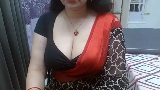 Snapshot of Lovelywife786 chatting on May 3, 5:13 am Lovelywife786 online show from May 3, 5:13 am
