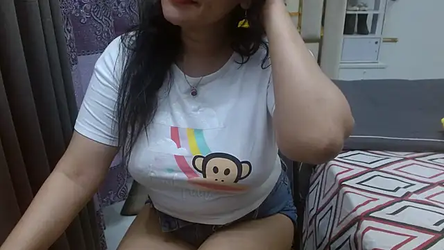 Snapshot of Lovelywife786 chatting on May 3, 5:19 pm Lovelywife786 online show from May 3, 5:19 pm