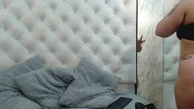 Snapshot of EmilyQueen3x chatting on January 7, 1:46 pm EmilyQueen3x online show from January 7, 1:46 pm