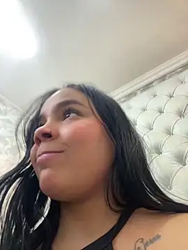 Snapshot of EmilyQueen3x chatting on January 22, 4:12 pm EmilyQueen3x online show from January 22, 4:12 pm