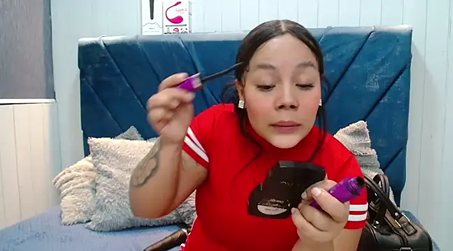 Snapshot of EmilyQueen3x chatting on February 28, 3:04 pm EmilyQueen3x online show from February 28, 3:04 pm