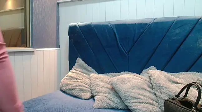 Snapshot of EmilyQueen3x chatting on March 7, 7:38 pm EmilyQueen3x online show from March 7, 7:38 pm