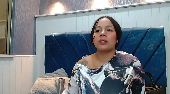Snapshot of EmilyQueen3x chatting on March 8, 1:36 pm EmilyQueen3x online show from March 8, 1:36 pm