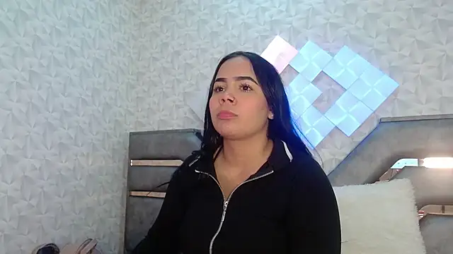 Snapshot of EmilyQueen3x chatting on September 11, 12:49 pm EmilyQueen3x online show from September 11, 12:49 pm