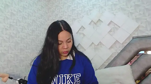 Snapshot of EmilyQueen3x chatting on September 18, 12:51 pm EmilyQueen3x online show from September 18, 12:51 pm