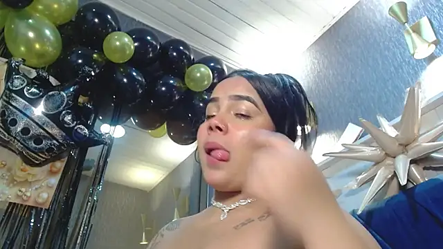 EmilyQueen3x online show from December 13, 7:53 pm