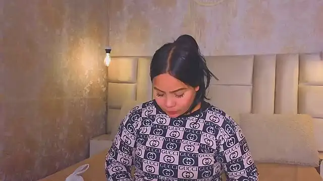 EmilyQueen3x online show from April 7, 1:22 pm