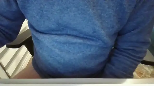 Snapshot of alessexxx24 chatting on March 7, 8:33 pm alessexxx24 online show from March 7, 8:33 pm