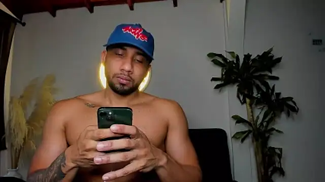 chriswest05 online show from February 3, 10:37 pm