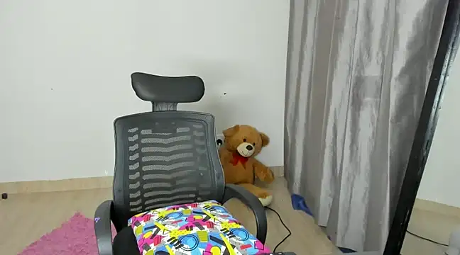 Snapshot of _Hello_Titty_ chatting on January 28, 2:00 am Hello Titty online show from January 28, 2:00 am