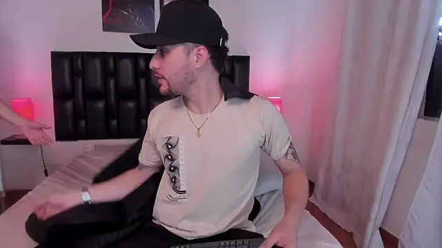 Pleasure Vibes23 online show from February 15, 9:37 pm